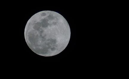 Así se ve la última Luna llena del año; Marte se observa junto al satélite natural