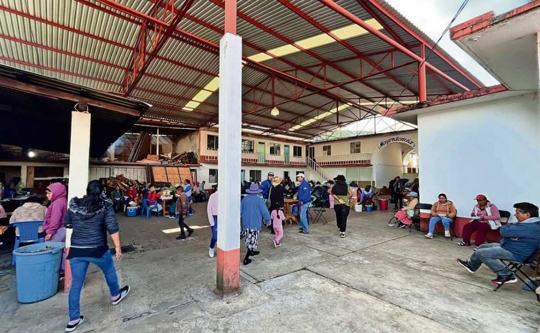 Los pobladores de Buenavista viven arriba del Palacio de Gobierno de Santiago Yosondúa, desde que huyeron de su comunidad por los ataques de hombres armados del municipio de Santa María Yolotepec.