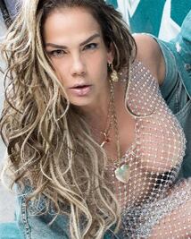 Niurka Marcos sorprende con foto de su juventud y maquillaje al natural