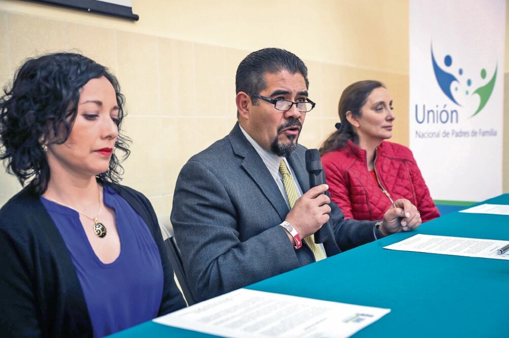 Leonardo García Camarena, presidente de la UNPF, pide al futuro secretario de Educación no dejar a la deriva a los niños mexicanos derogando la reforma a la enseñanza. Foto: JUAN CARLOS REYES. EL UNIVERSAL