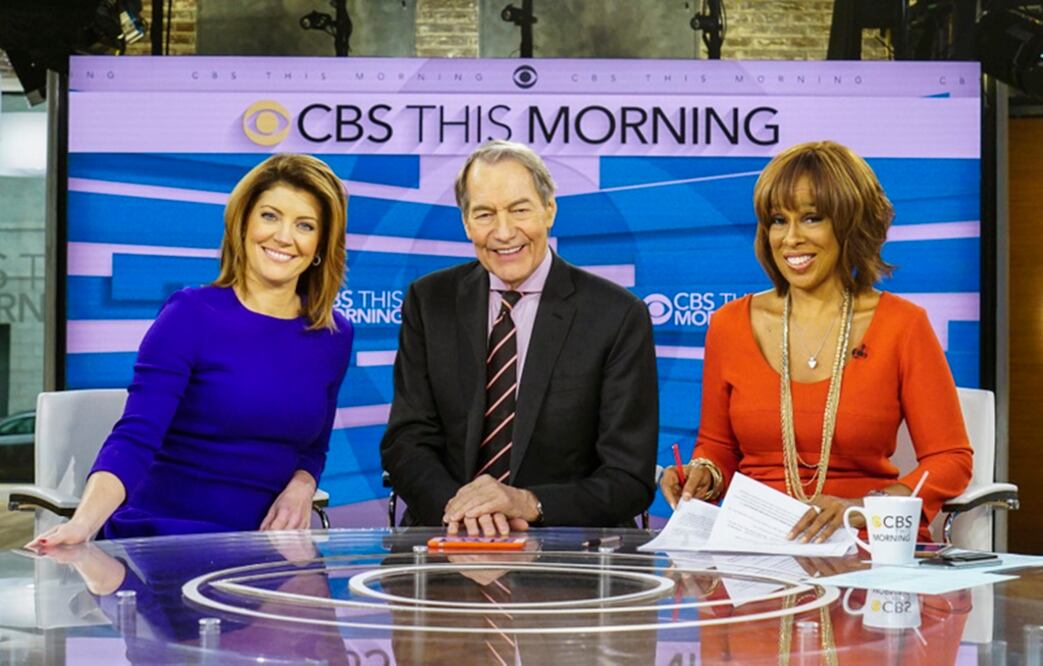 Las cadenas de televisión CBS y PBS anunciaron el despido del veterano presentador estrella Charlie Rose por el comportamiento "perturbador e intolerable" que tuvo el periodista con algunas de las mujeres que trabajaron con él en su programa (Foto: AP)