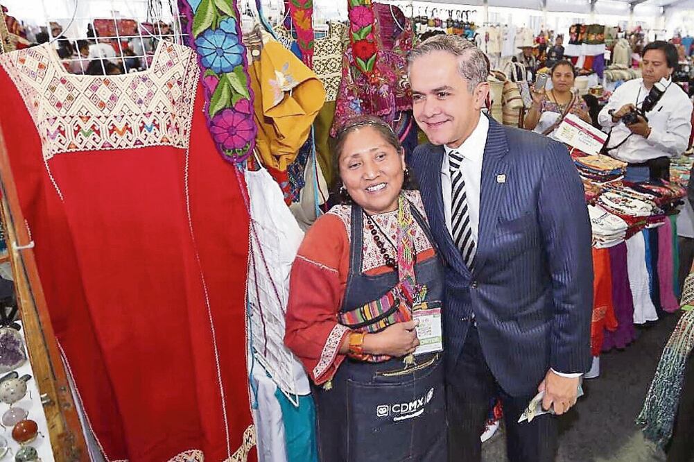 “Vivimos un momento muy complicado con nuestros familiares, amigos, paisanos que están en EU (...) hay una persecución y la amenaza permanente de deportación”. (ESPECIAL)