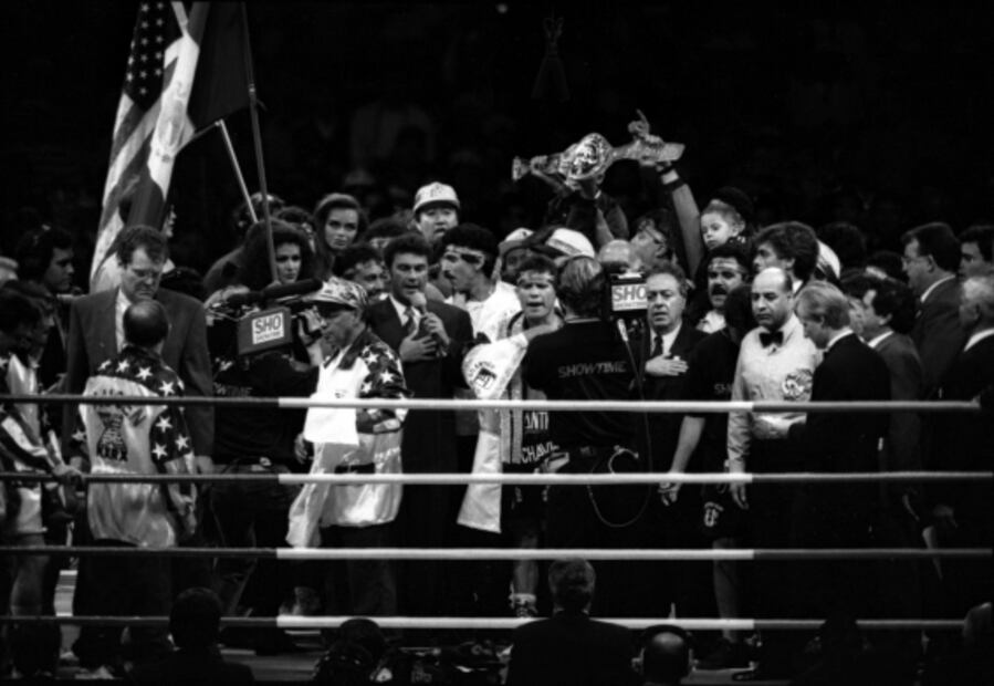 El día que Julio César Chávez llenó el Azteca