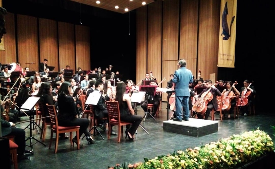 La Orquesta Sinfónica de Oaxaca finalizó el evento con la interpretación de la pieza "Dios nunca muere"