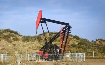 Precio del petróleo se dispara tras anuncio de sanciones de Estados Unidos a Rusia