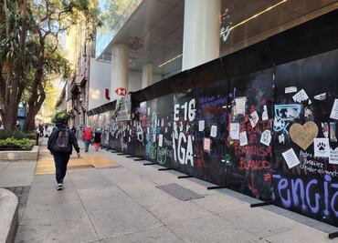 Comercios de Paseo de la Reforma colocan vallas y protecciones previo a marcha de la Generación Z