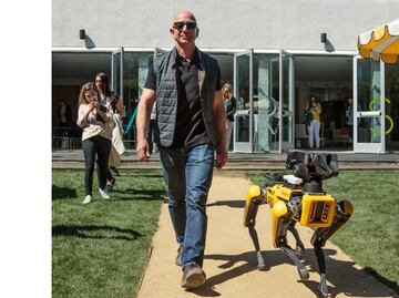 Jeff Bezos hizo reales los perros robot de Black Mirror