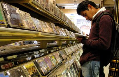 Nostalgia por los discos en Navidad: de las aglomeraciones en las tiendas de música a la era digital