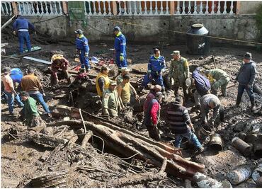 Delfina Gómez pide a la población evacuar zona de desastre en Jilotzingo, Estado de México