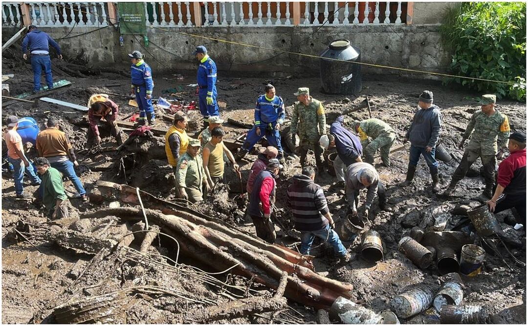 Zona de desastre en Jilotzingo tras deslave de un cerro en San Luis Ayucan. Foto: Sedena