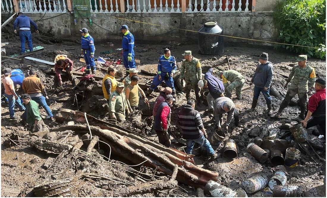 Zona de desastre en Jilotzingo tras deslave de un cerro en San Luis Ayucan. Foto: Sedena