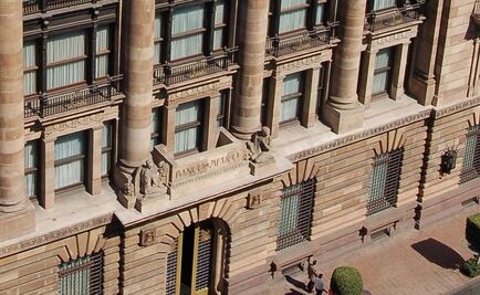 Banxico sells US$200 million after peso slump