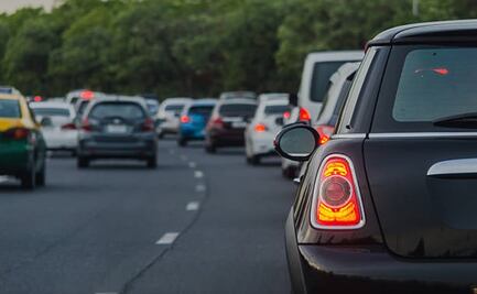 VIDEO: Captan a mujer que conducía Tesla en EU... ¿dormida? 