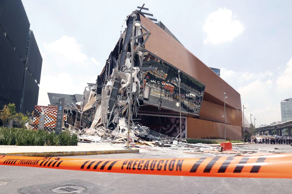 Anomalías. El jueves 12 de julio una parte del centro comercial colapsó; el inmueble tenía cuatro meses de haber sido inaugurado (ARCHIVO EL UNIVERSAL)