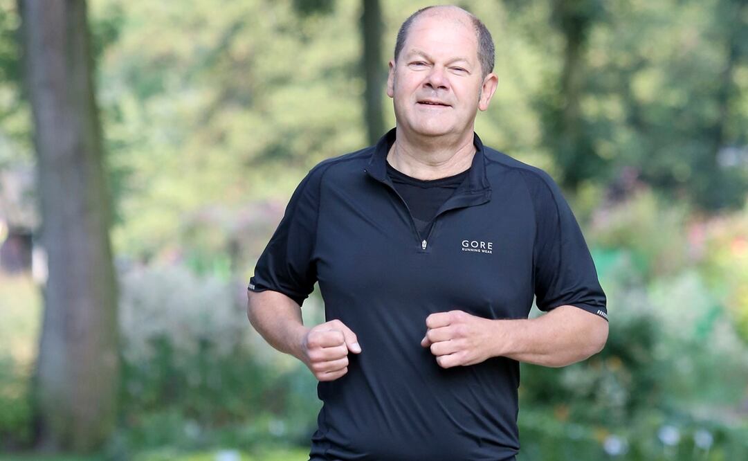 Olaf Scholz trota por terrenos de la Exposición Internacional de Jardinería en Hamburgo, el 30 de agosto de 2013. Foto: AP