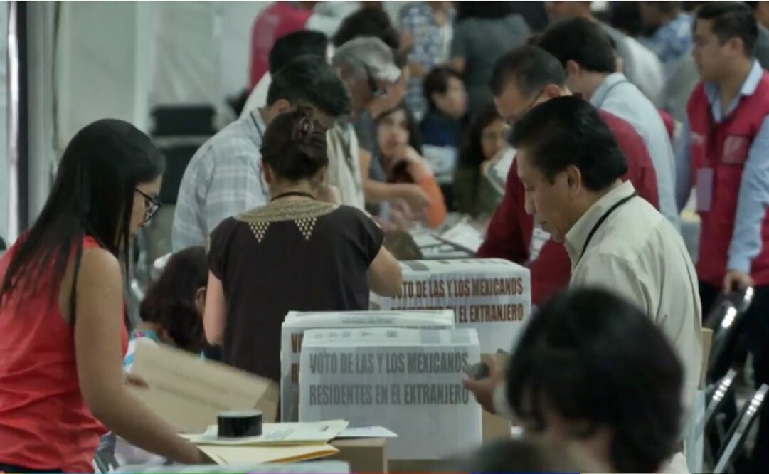 Conteo de los votos emitidos desde el exterior en el Tec. de Monterrey. Foto: Especial