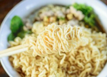 Lo dañino de comer sopas instantáneas