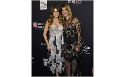 Lori Loughlin sale de prisión tras fraude universitario