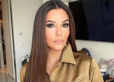 Eva Longoria impacta en vestido semitransparente con gran abertura