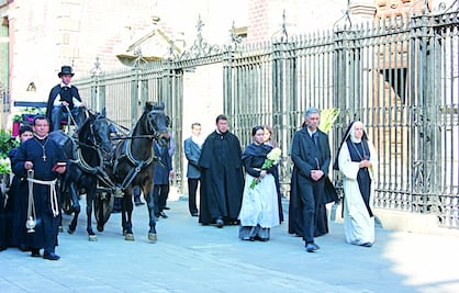 Llevan vida y méritos de Leona Vicario a tv