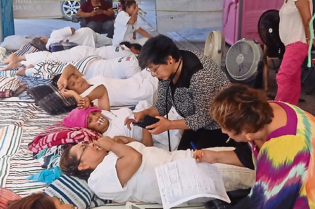 Alerta. Una de las enfermeras presentaba sangrado del tubo digestivo bajo; dos tienen cuadros de taquicardia, y otras dos hiperglucemia (ÓSCAR GUTIÉRREZ. EL UNIVERSAL)