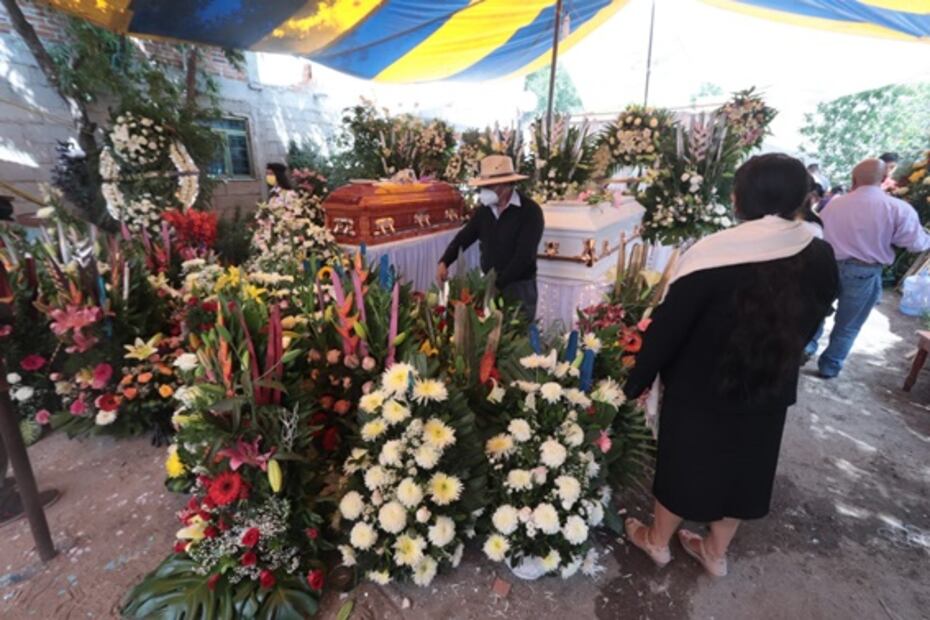 Despiden a madre e hija asesinadas y calcinadas en Puebla