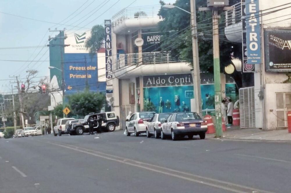 Investigación. Elementos de la Policía Morelos y unidades de rescate acudieron al sitio para atender a los heridos. Foto: ESPECIAL