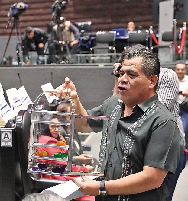 En la sesión, el diputado Armando Reyes, del PT, se burló de la senadora Xóchitl Gálvez Ruiz, virtual candidata presidencial de la oposición, por vender gelatinas durante su infancia. Foto: Especial