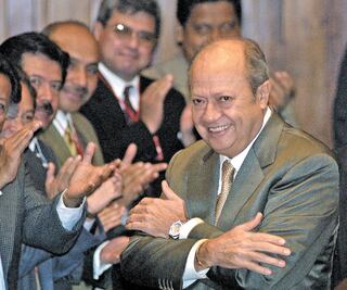 “Hace falta democracia sindical en gremio petrolero”: AMLO