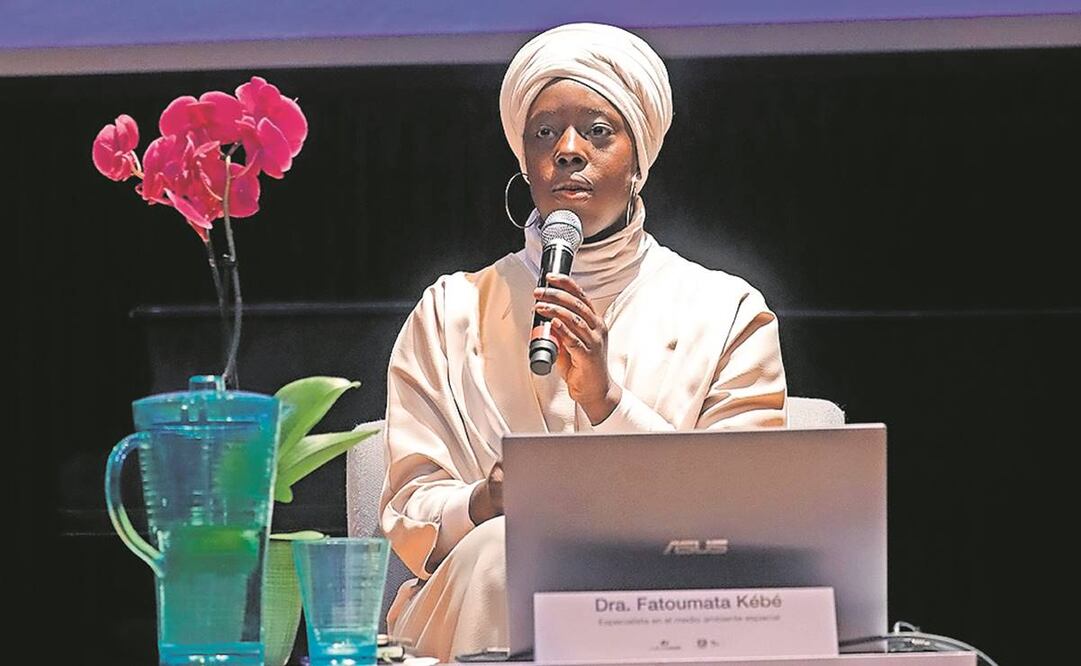 Fatoumata Kébé dictó una conferencia en el último día de actividades del Festival El Aleph. Foto: Barry Domínguez/CULTURA UNAM  