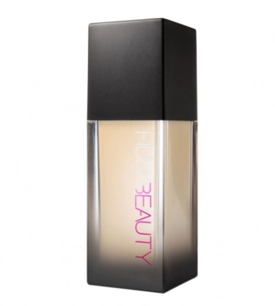 Conoce la base de maquillaje viral que cubre hasta el acné quístico de esta influencer