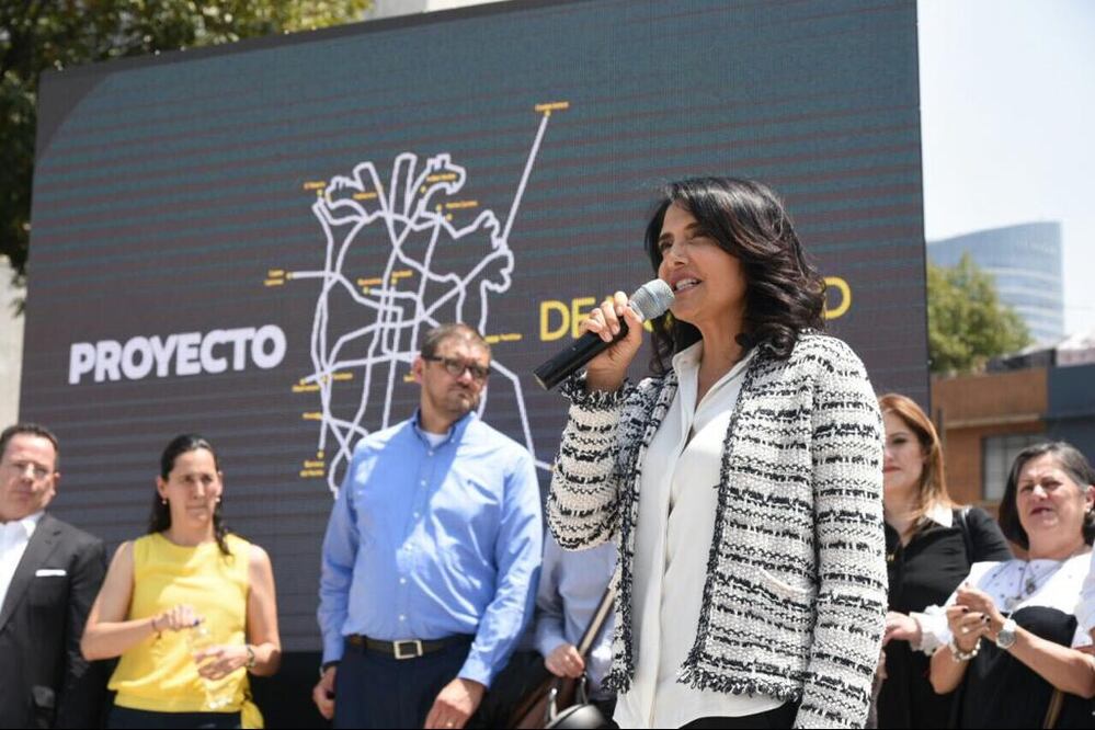 Luego de firmar la iniciativa #YoMeMuevo, la candidata aclaró que su respaldo al programa no significa que esté de acuerdo con la forma en que se han recaudado los recursos (Foto: Especial)