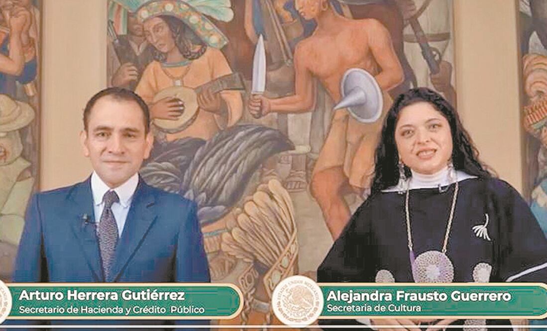 Los funcionarios durante el mensaje de siete minutos. Foto: ESPECIAL