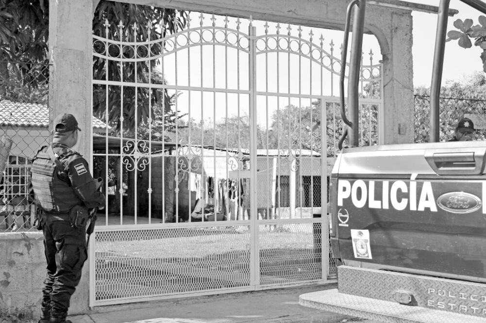 Edgardo y Jennifer, de 20 y 18 años, vivían la colonia Reforma. Tienen un niño de tres años, y aunque el padre logró huir con él, el pequeño fue recuperado. (ROSELIA CHACA. EL UNIVERSAL)