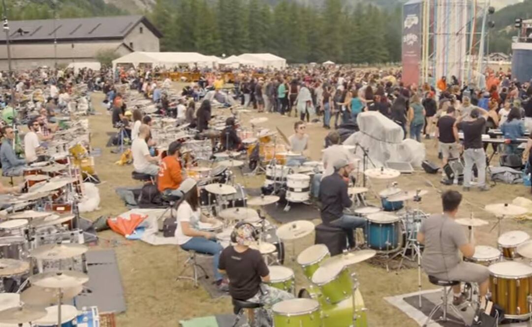 La "banda de rock más grande del mundo", conocida como "Rockin1000", surgió en 2015