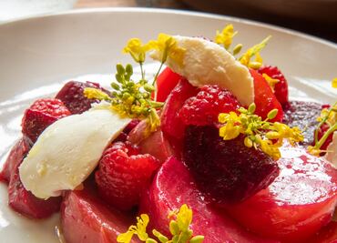 Ensalada de betabel con queso ricotta