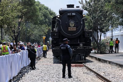 FOTOS y VIDEO: "La Emperatriz" causa revuelo en CDMX