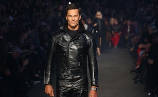 Tom Brady deslumbra con su talento sobre la pasarela en Times Square