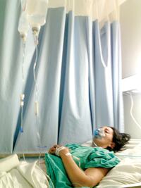 Operarían matriz, perforaron intestino