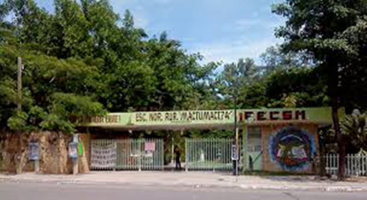 Normalistas marchan y "exigen justicia " a un mes del fallecimiento de uno de ellos al caer de una camioneta. Foto: Archivo