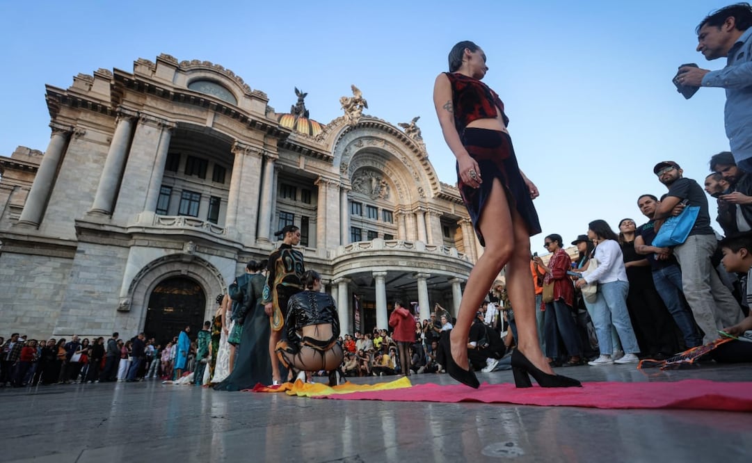 Pasarela de modelos en bellas artes. Foto: Gabriel Pano / EL UNIVERSAL