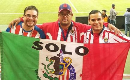 Corren a aficionado de Chivas por celebrar un gol con una bandera