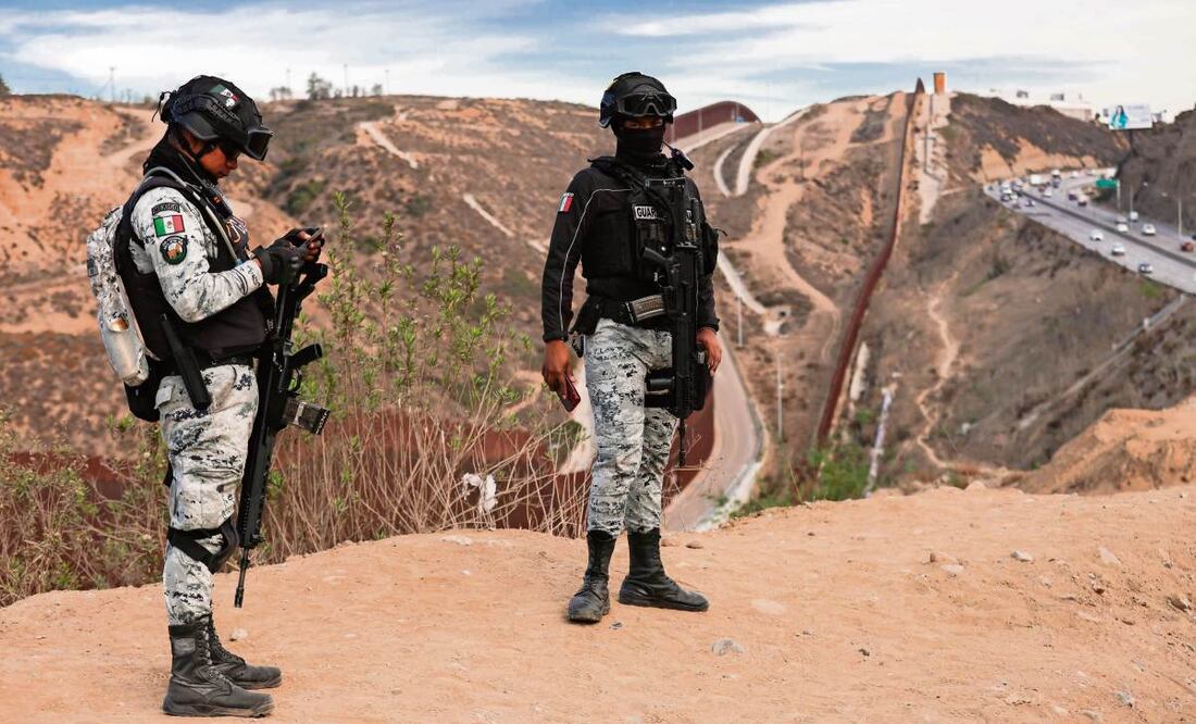 Efectivos de la Guardia Nacional vigilan la frontera de México en Tijuana, a fin de disuadir a la gente que intenta pasar al lado estadounidense por el peligro que representa. (24/01/2025) Foto: Diego Simón Sánchez | El Universal