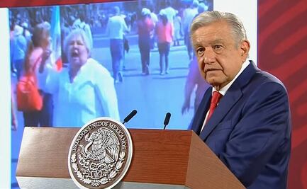 AMLO exhibe a mujer que lo insultó durante la marcha del INE 