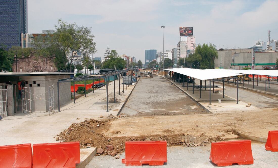 El gobierno local concesionó por 44 años a Inveravante un predio con valor comercial de 390 millones de dólares junto al Bosque de Chapultepec, donde el inversionista construirá una torre de 49 pisos con oficinas, hotel y comercios (IRVIN OLIVARES)