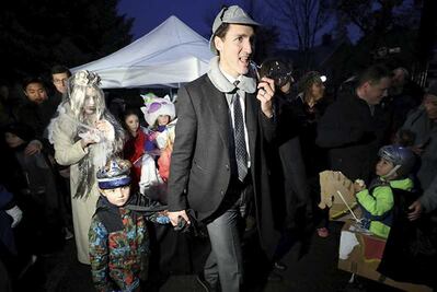 Justin Trudeau se viste de Sherlock Holmes para Halloween