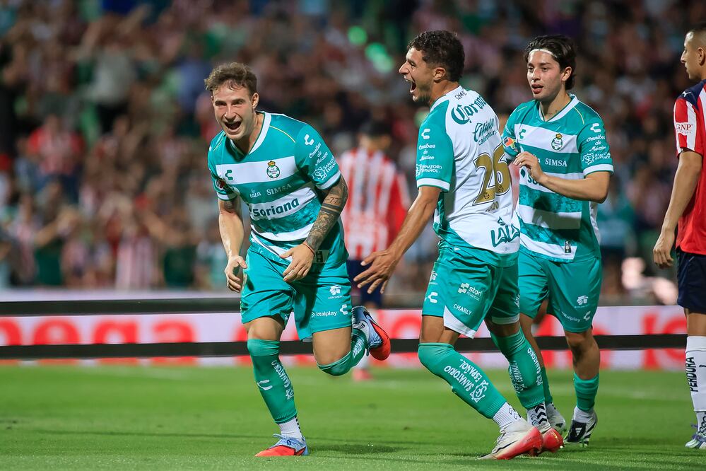 Bruno Barticciotto festeja su gol contra Chivas / Foto: Imago7
