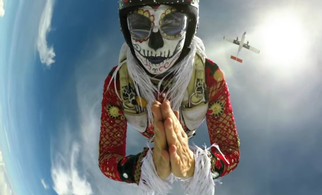 Para la realización del video se invirtieron varias horas de maquillaje y retoques para lograr que Roberta luciese como la Catrina