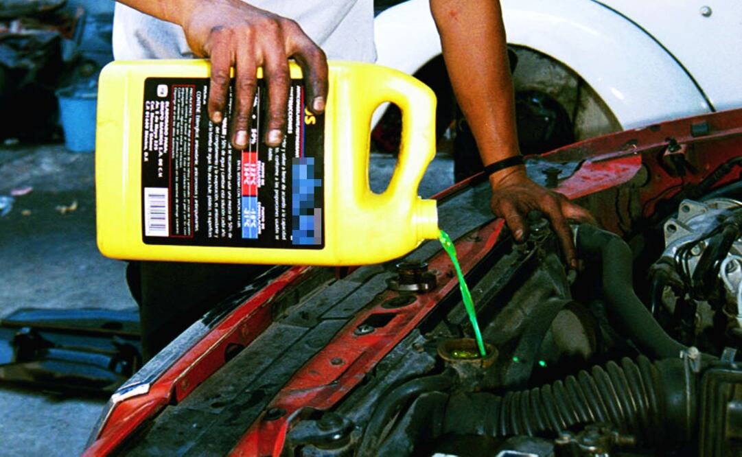 El anticongelante mantiene la temperatura del motor 