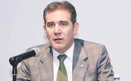 INE no tiene recursos para revocación de mandato, mas lo descalifican "vulgar y arteramente": Córdova